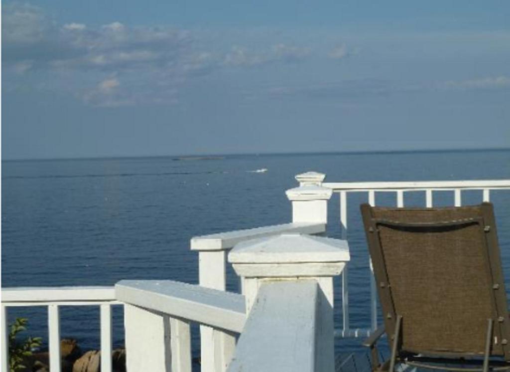 The Quarterdeck Inn By The Sea Rockport Room photo